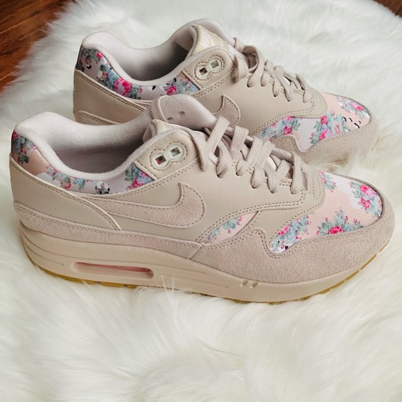 Nike Shoes - 🔥Price FIRM | Authentic Nike Air Max Women’s Sz 9